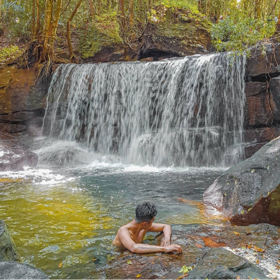 Bathing in the cool stream at Suoi Tranh Phu Quoc (Photo: dathie.98)