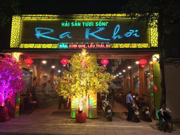 nhà hàng ra khơi