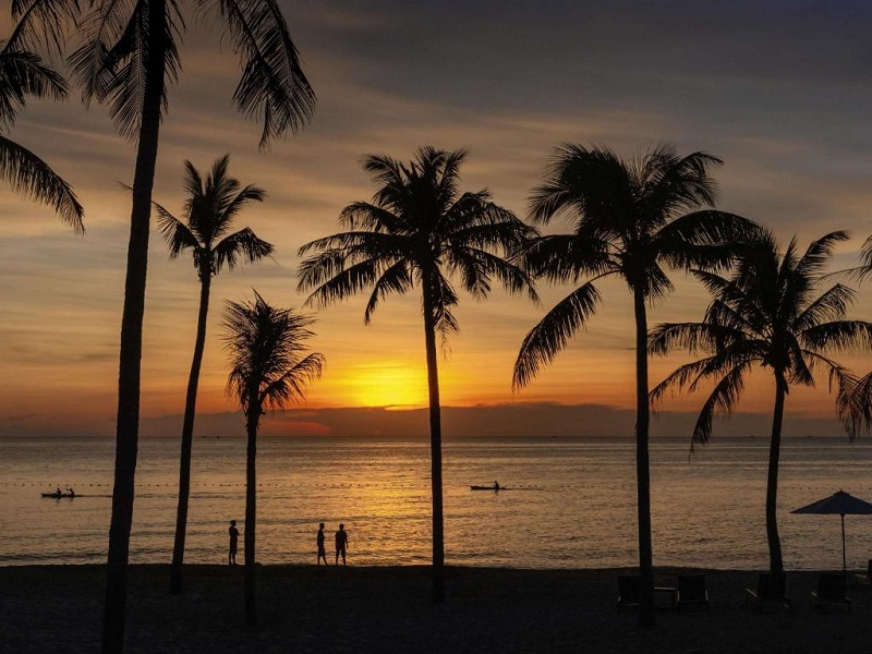 Does Pullman Phu Quoc have a private beach