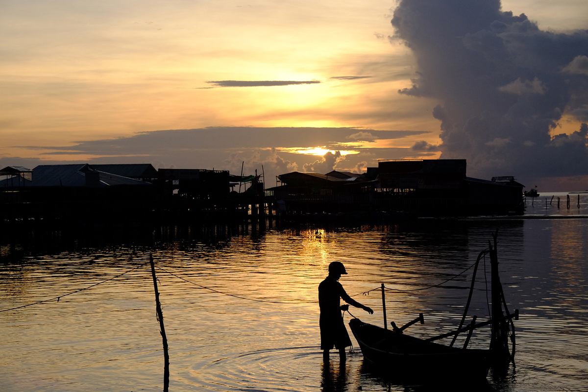 Bình minh tại Hàm Ninh