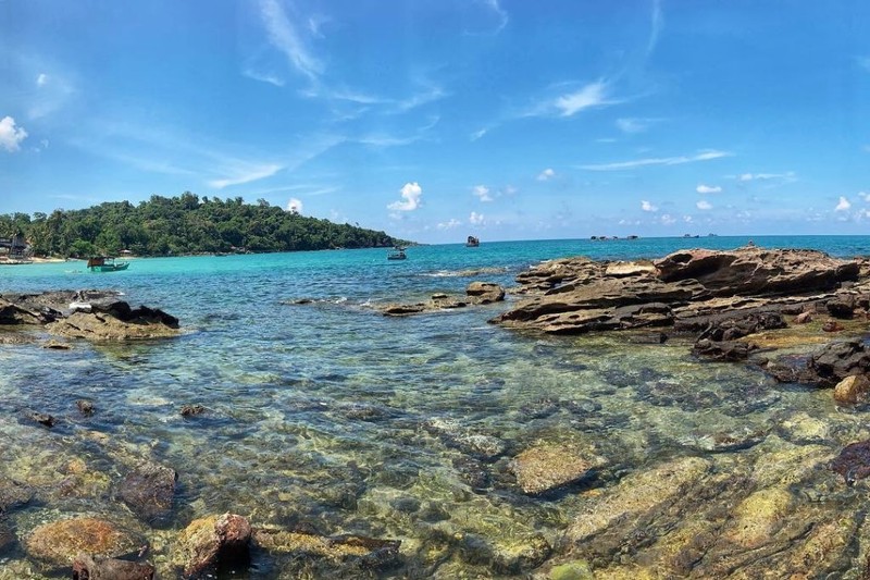 clear water ganh dau beach