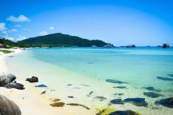 Ong Lang Beach is located on the West Coast of the Pearl Island (Photo: phuquocislandexplorer)