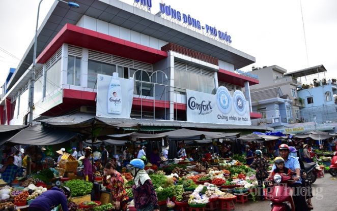 Chợ Dương Đông Phú Quốc rất tấp nập