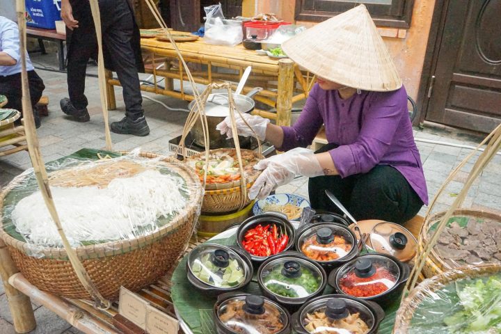 Quầy bán thức ăn nhanh tại Vinwonder Phú Quốc