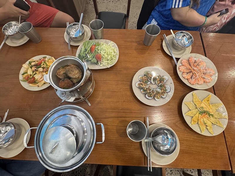 ăn gì trong tour đảo