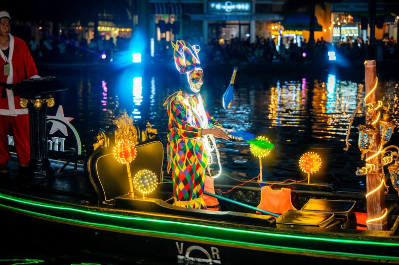 venice night show performance