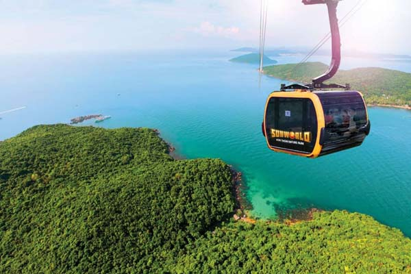 Experience the exciting Hon Thom cable car