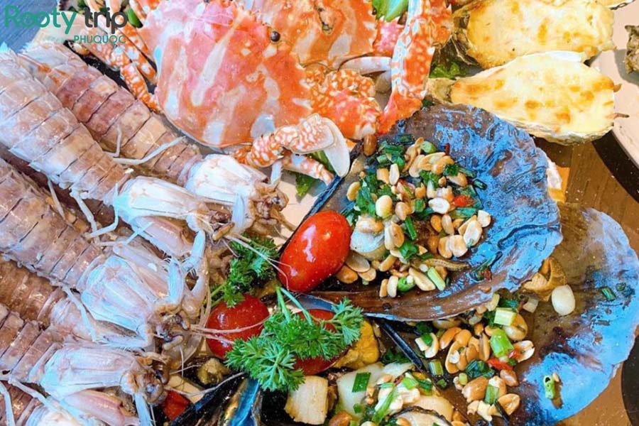 Hoàng Dự Sea Food được đánh giá bao nhiêu sao trên TripAdvisor?
