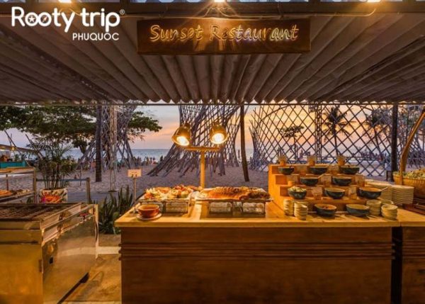 nhà hàng Sunset tại Sunset Sanato Resort & Villas
