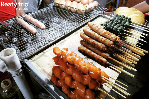 ăn nem nướng tại chợ đêm Phú Quốc