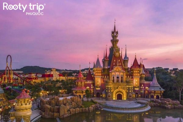 Full view photos of VinWonders Phu Quoc amusement park in the 4-day-3-night Phu Quoc Tour package departing from Hanoi by Rootytrip Phu Quoc