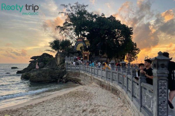 Ảnh chụp Dinh Cậu Phú Quốc là điểm đến tâm linh nổi tiếng của đảo ngọc có trong Tour Phú Quốc 4N3Đ trọn gói khởi hành từ Tp. Hồ Chí Minh 