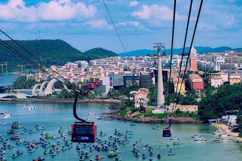 hon thom cable car station phu quoc