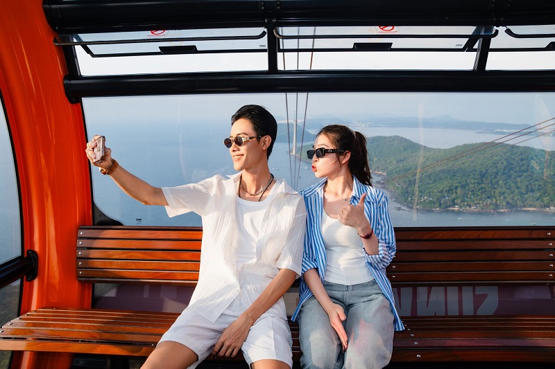 Tourists enjoying the Hon Thom Cable Car experience