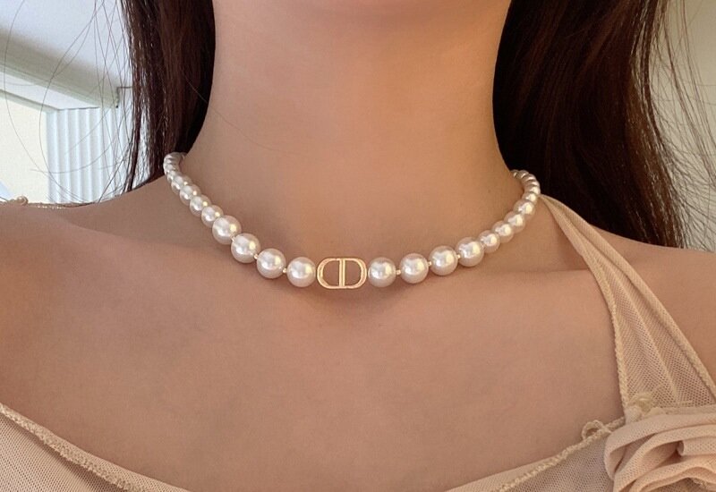 elegant outfit with a pearl necklace