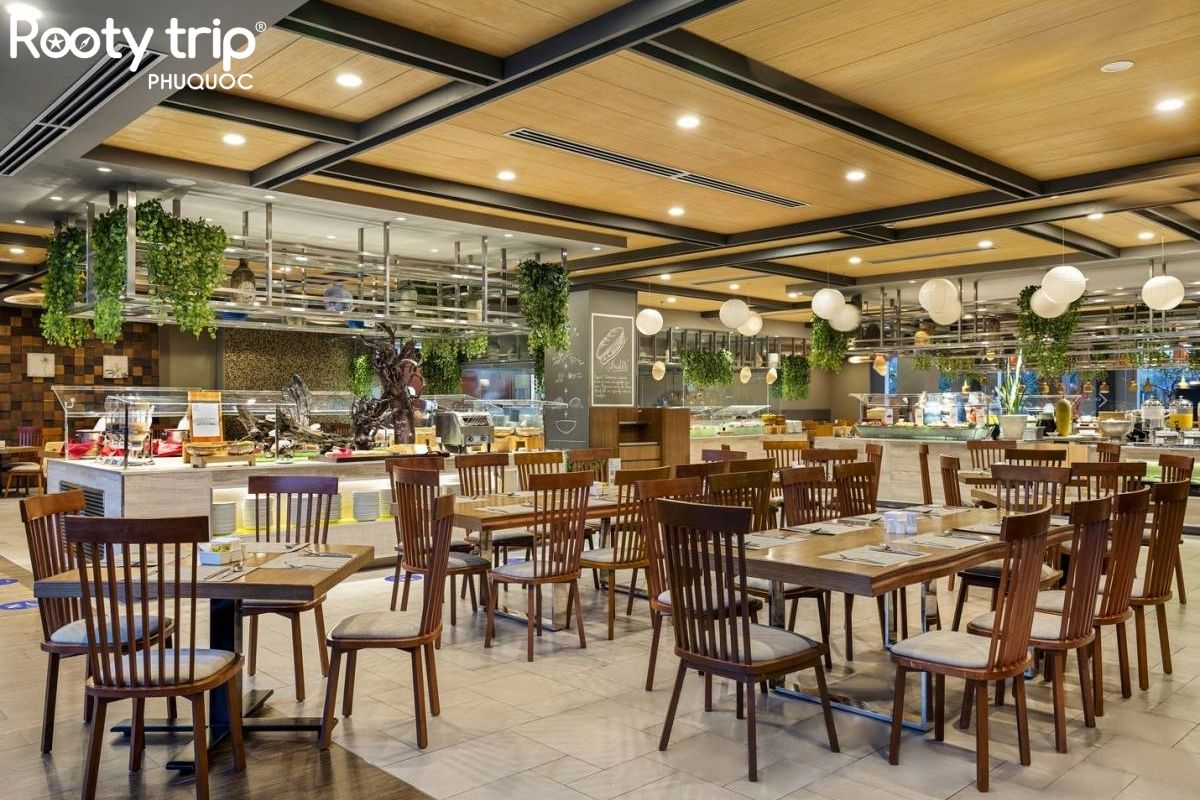 nhà hàng Tropicana của khách sạn Novotel