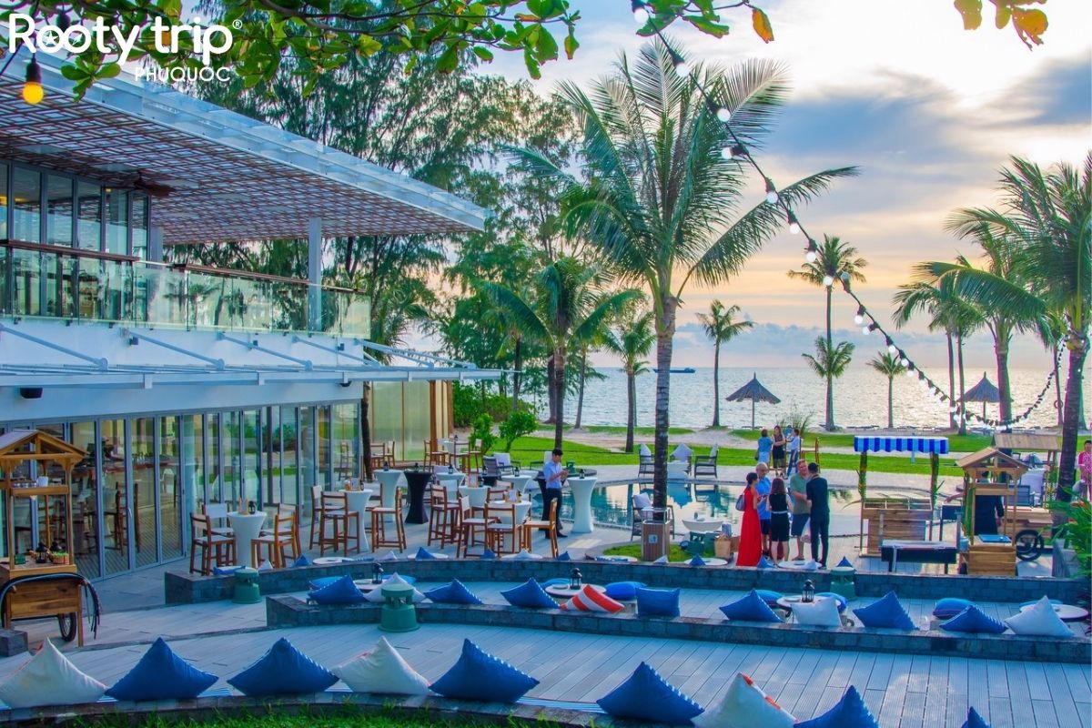 nhà hàng Ola Beach Club của khách sạn Sol by Melia