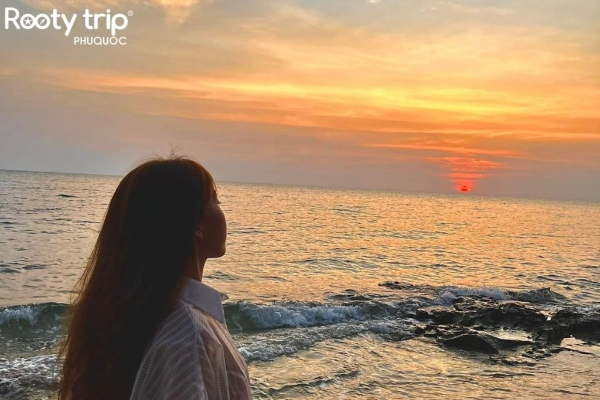 Admiring the Romantic Sunset at Ông Lang Beach Phu Quoc
