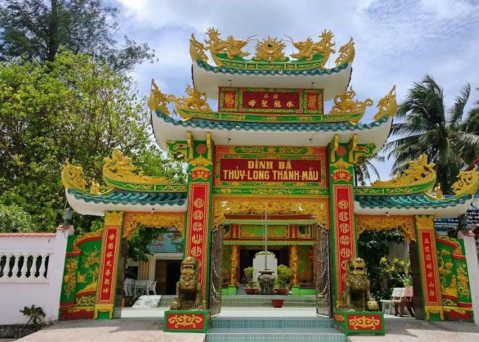 The photograph of Thuy Long Holy Mother is situated in the central area, near Dinh Cau Phu Quoc 