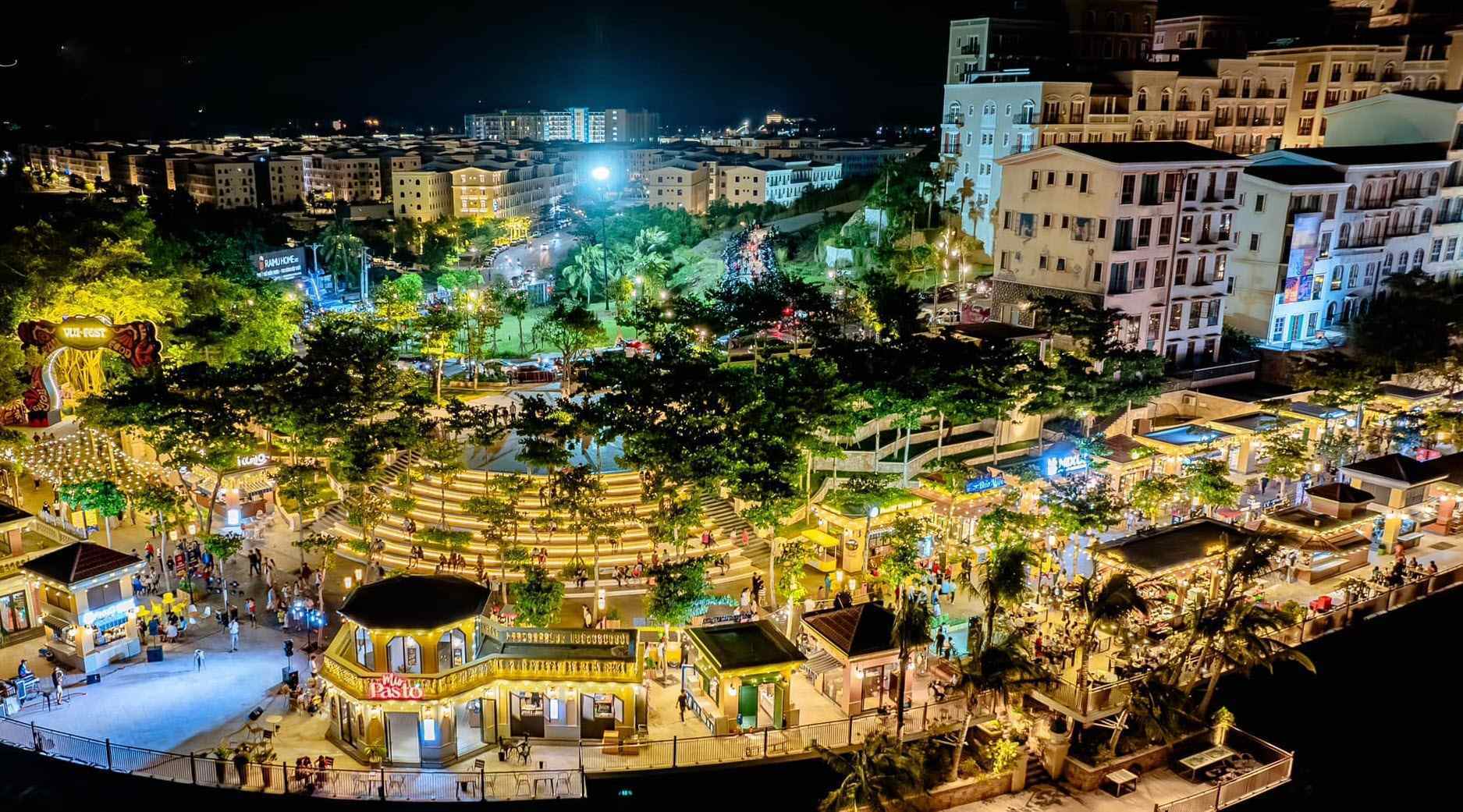 Toàn cảnh khu Chợ đêm ven biển đầu tiên của Phú Quốc VUIFest