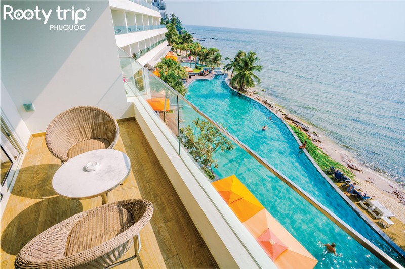 Tất cả các phòng của khách sạn SeaShells đều có ban rộng rộng hướng ra biển - khách sạn phú quốc view biển