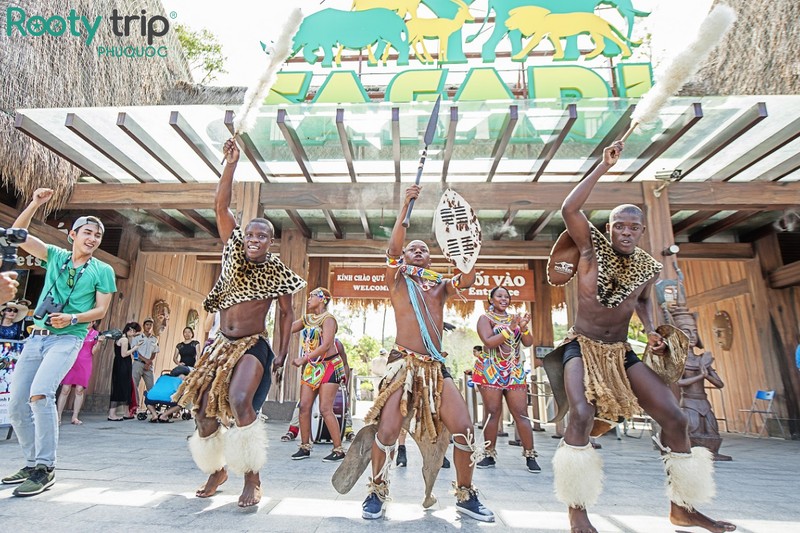 Zulu - màn biểu diễn thú vị tại vinpearl safari phú quốc