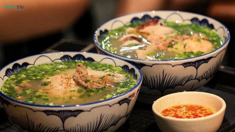 Stir-fried vermicelli at Kien Xay is always served in a traditional bowl (Photo: AC Noodles)