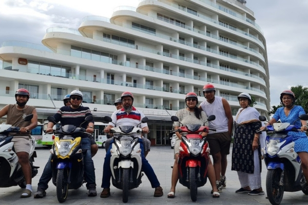 Foreigners rent motorbikes