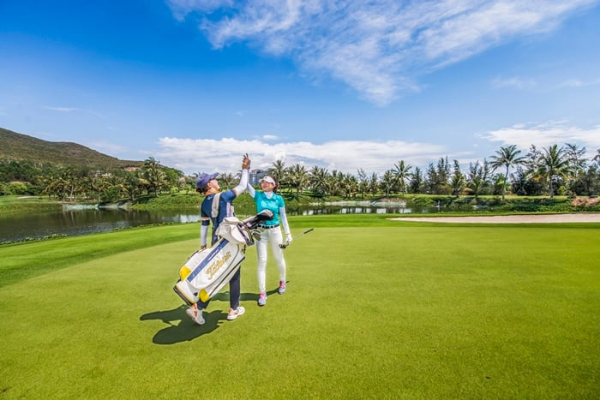 The golf course offers a wide range of services for customers.