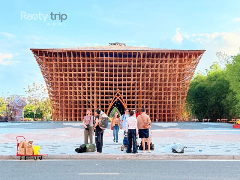 nhà tre tour grand world phú quốc