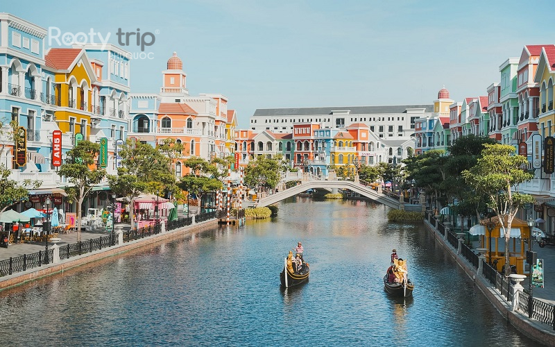 đi thuyền trên sông vince tour grand world phú quốc
