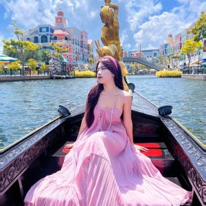 đi thuyền trên sông venice