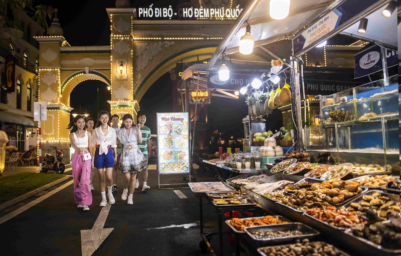 grandworld night market