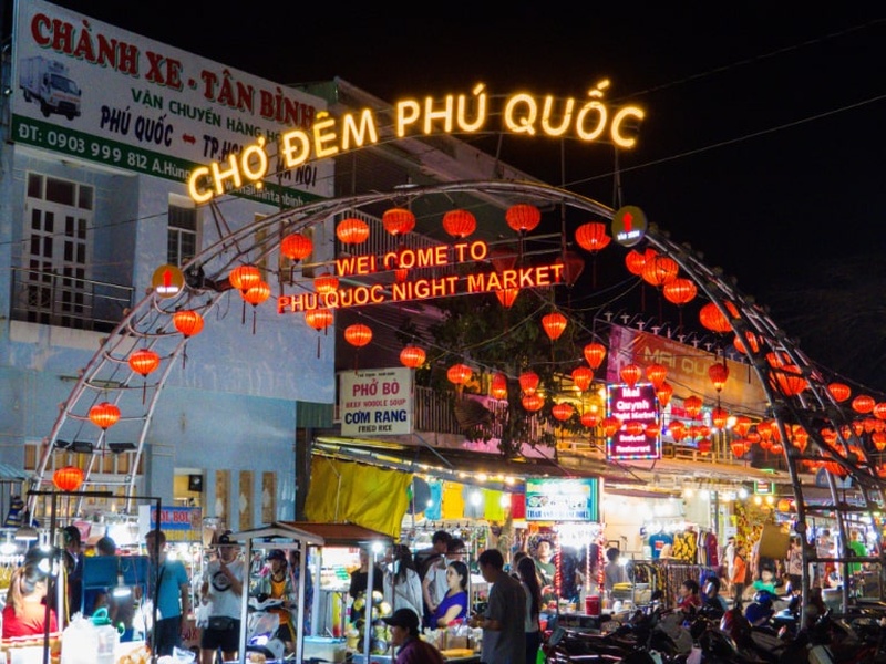 duong dong night market phu quoc