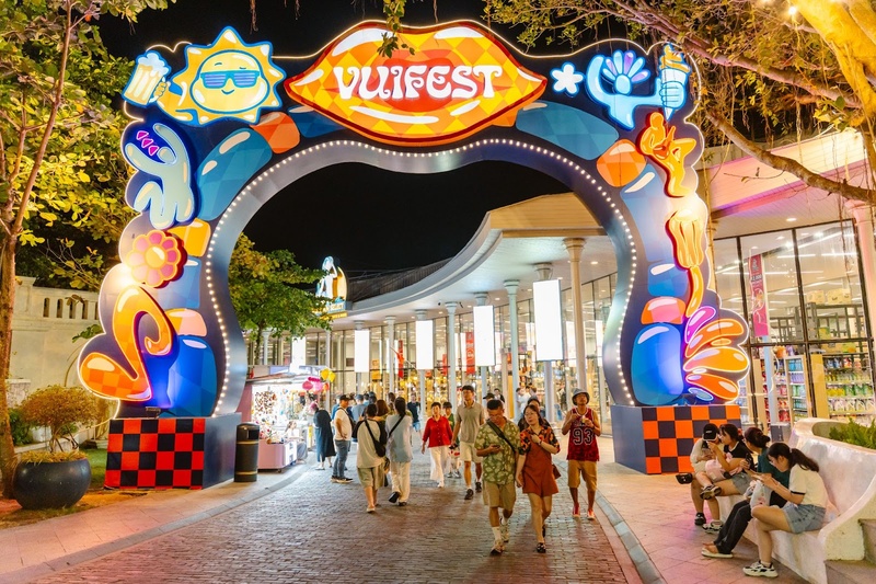 vuifest night market
