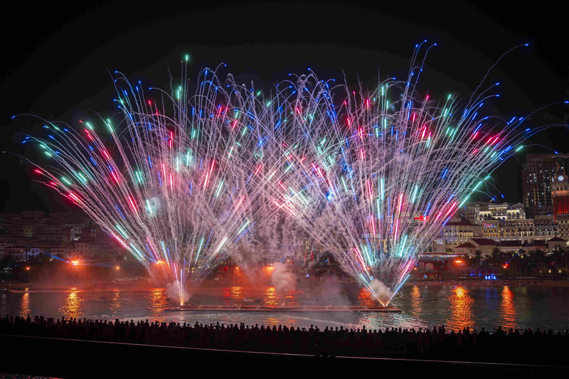 symphony of the sea show fireworks