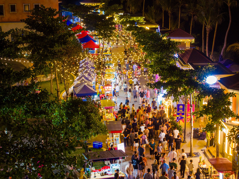 vuifest night market