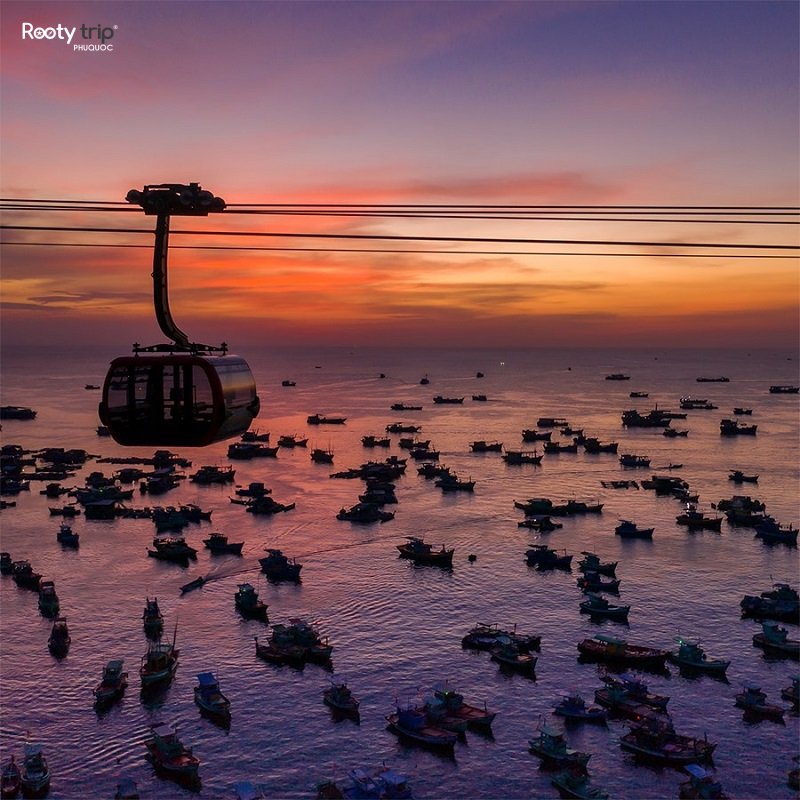 Canoe tour to the island and cable car