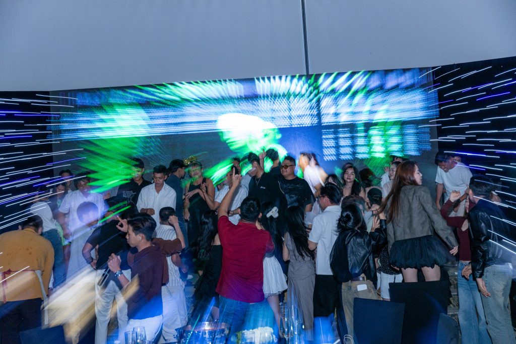 Cả khán phòng bùng nổ trong những phút cuối đêm Gala