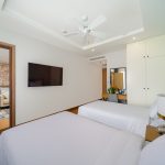 connecting room
