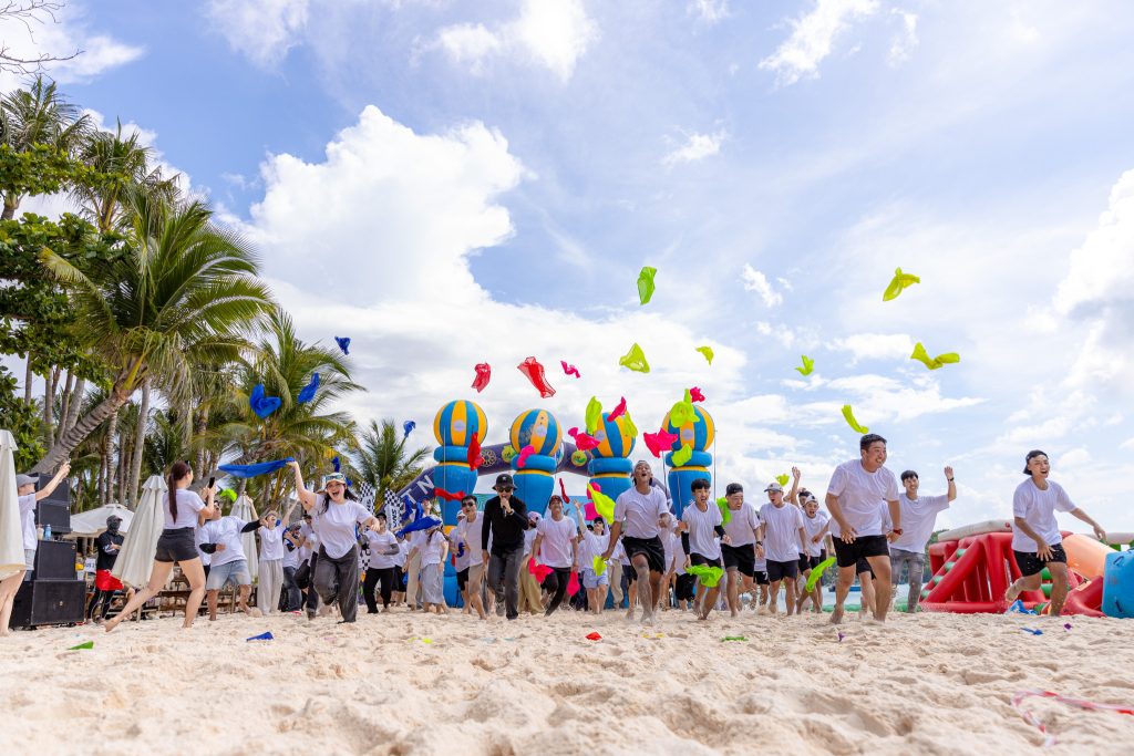 Team InterContinental rực cháy sức trẻ trên cát trắng