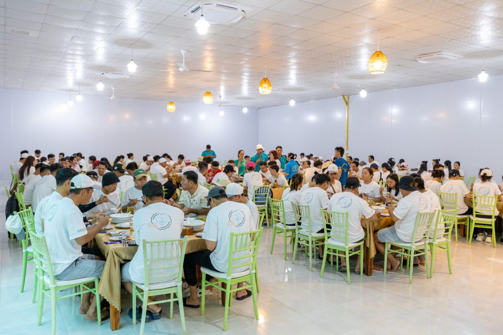 Cả đoàn nạp lại năng lượng sau chuỗi thử thách tại Bãi Sao