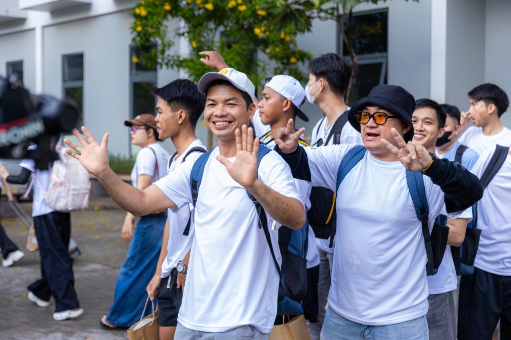 Không khí rộn ràng trước giờ khởi hành