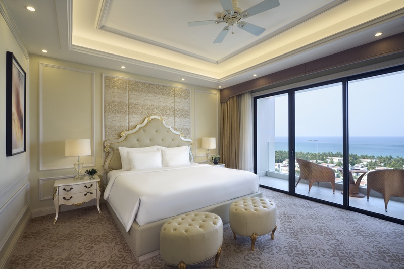 wyndham grand deluxe suite ocean view bedroom