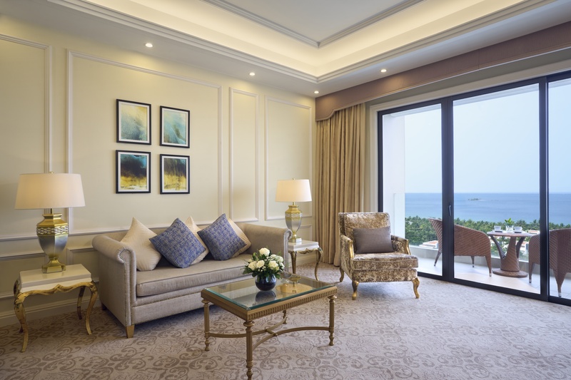 wyndham grand deluxe suite ocean view living room