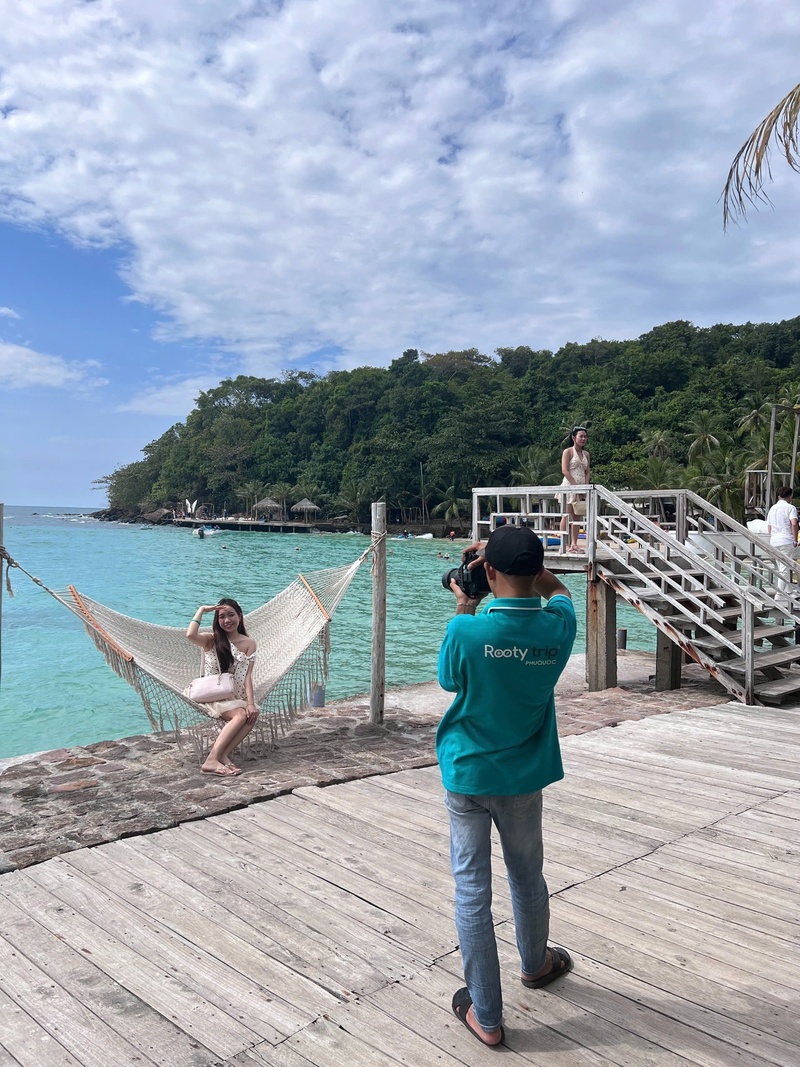 Dịch vụ chụp ảnh máy cơ cùng hdv rooty trip