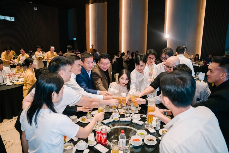 Nâng ly cho chặng đường 8 năm gắn kết