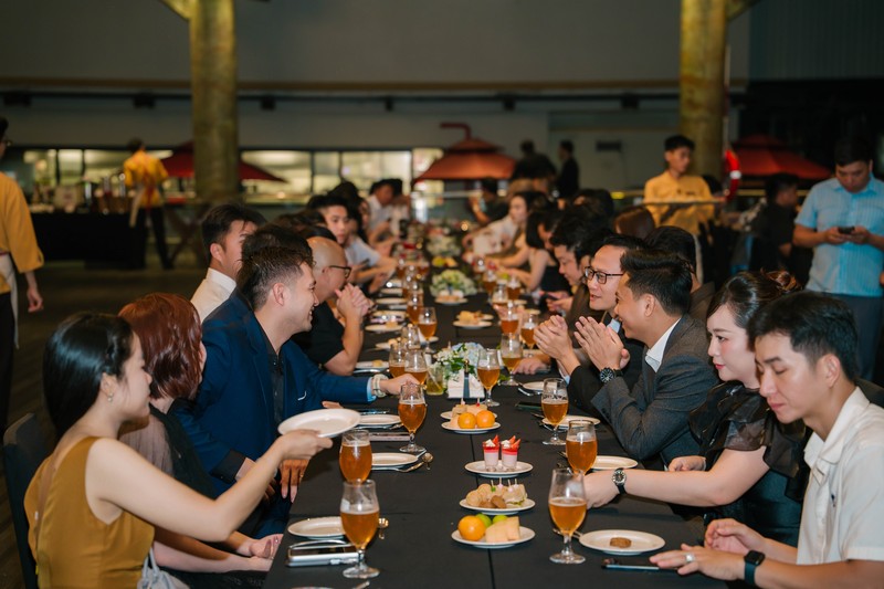 Tiệc khai mạc đêm gala rootytrip